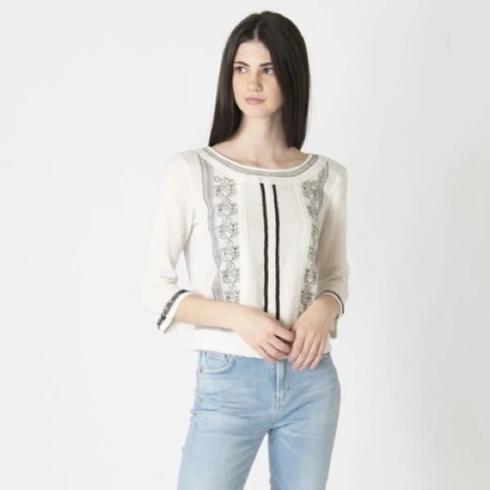<3 Alice + Olivia Janelle Embroidered Peasant Blouse